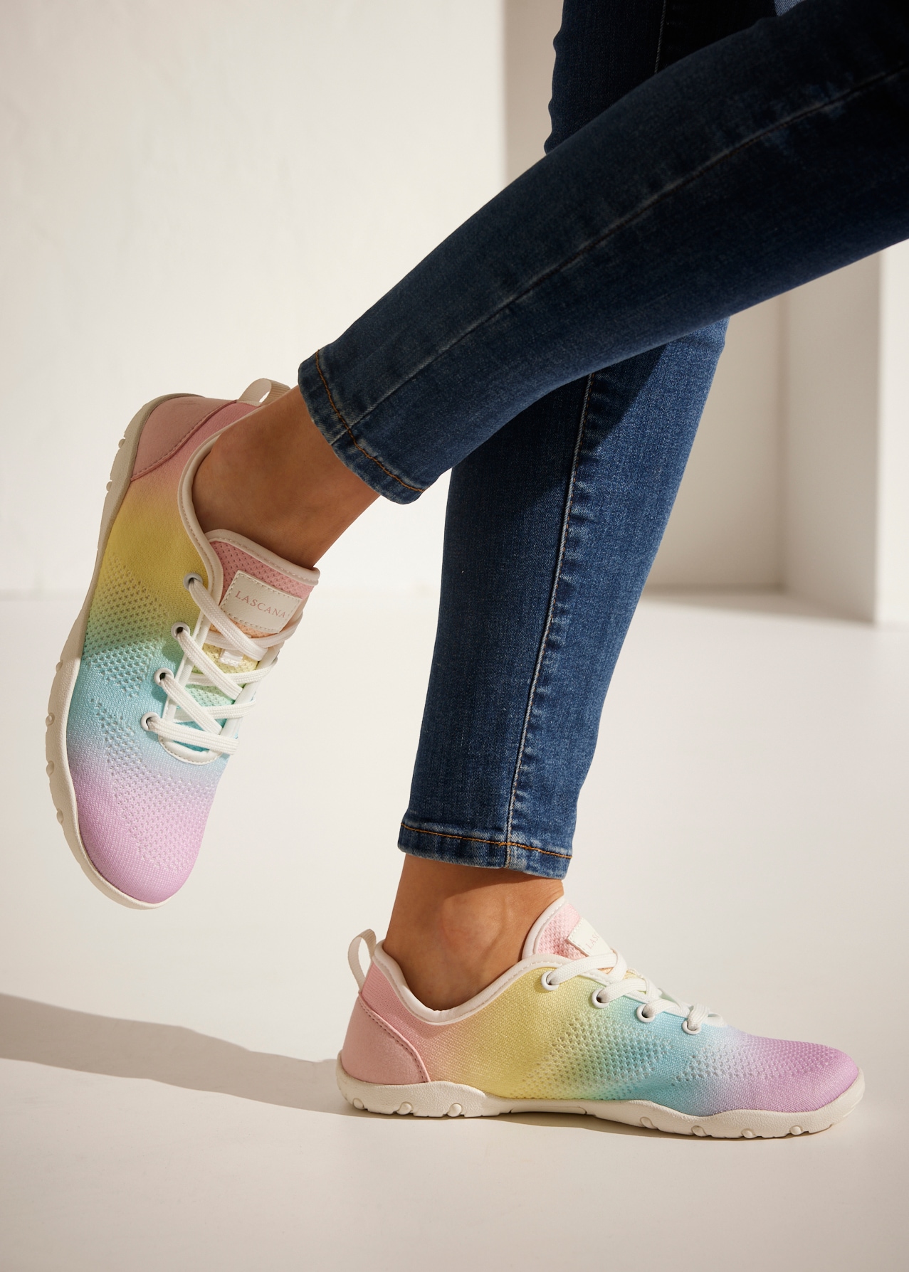 Vivance Sneaker »Schnürhalbschuh,«  mit leichter Sohle und modischem Farbverlauf VEGAN