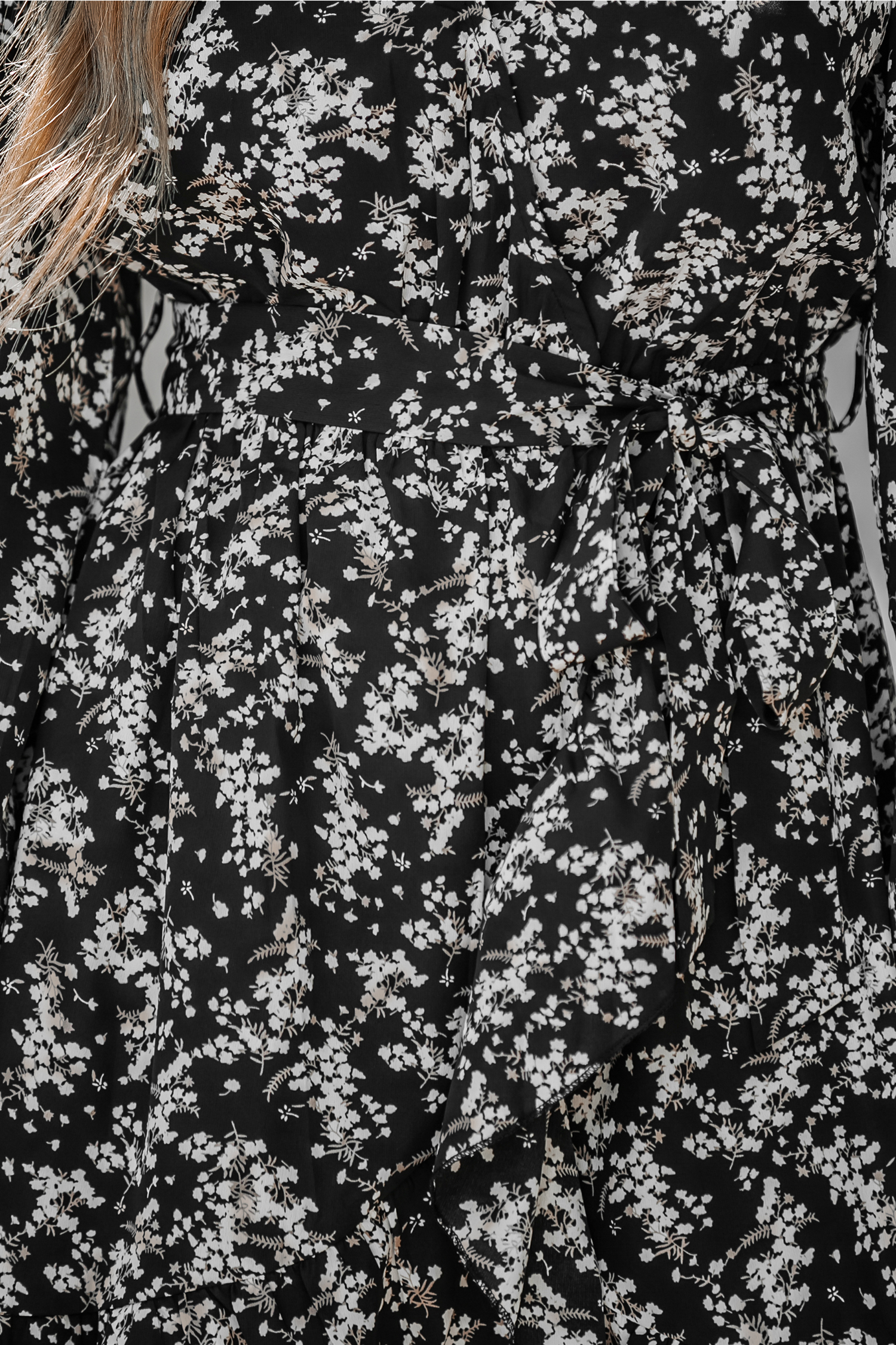 Robe mini à col en V à imprimé floral