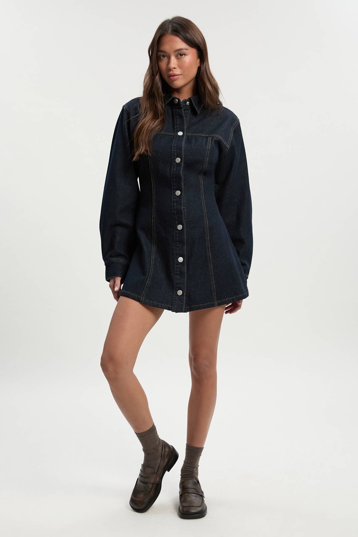 boohoo Robe en denim à manches longues, taille cintrée