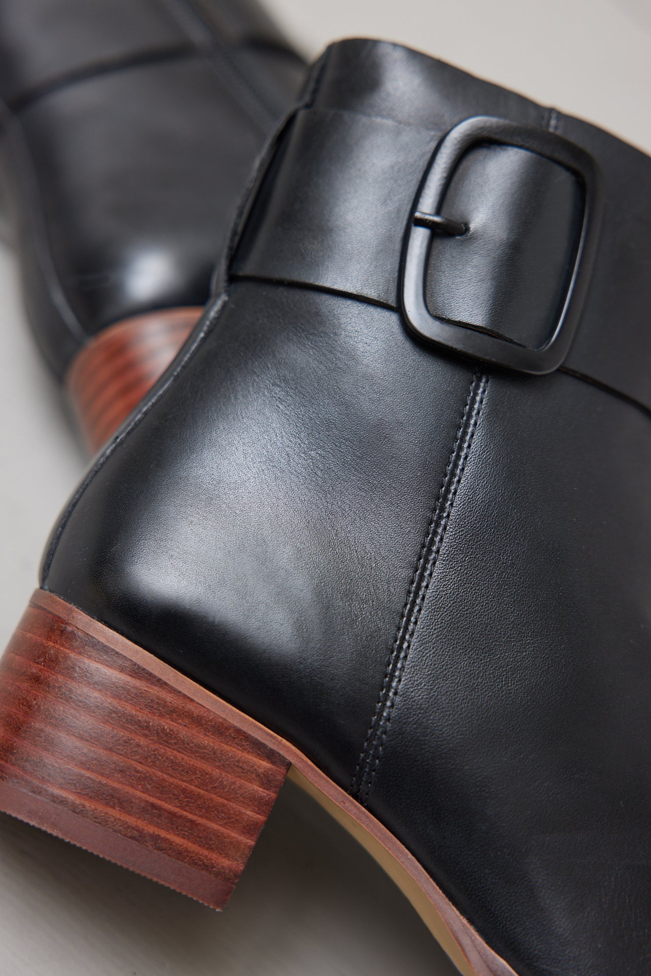 Boots à boucle cuir femme