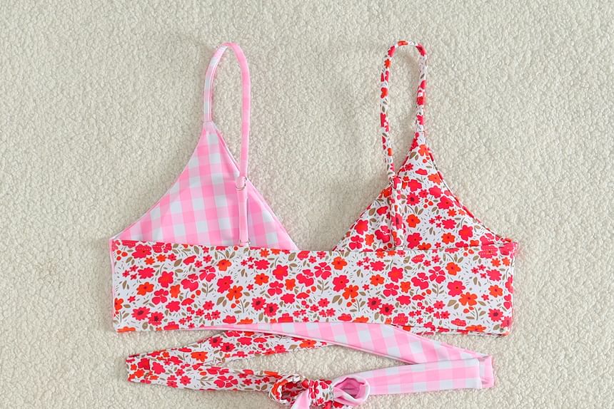 Serendo - Set: Bikinitop met bloemenprint en ruitmotief + broekje