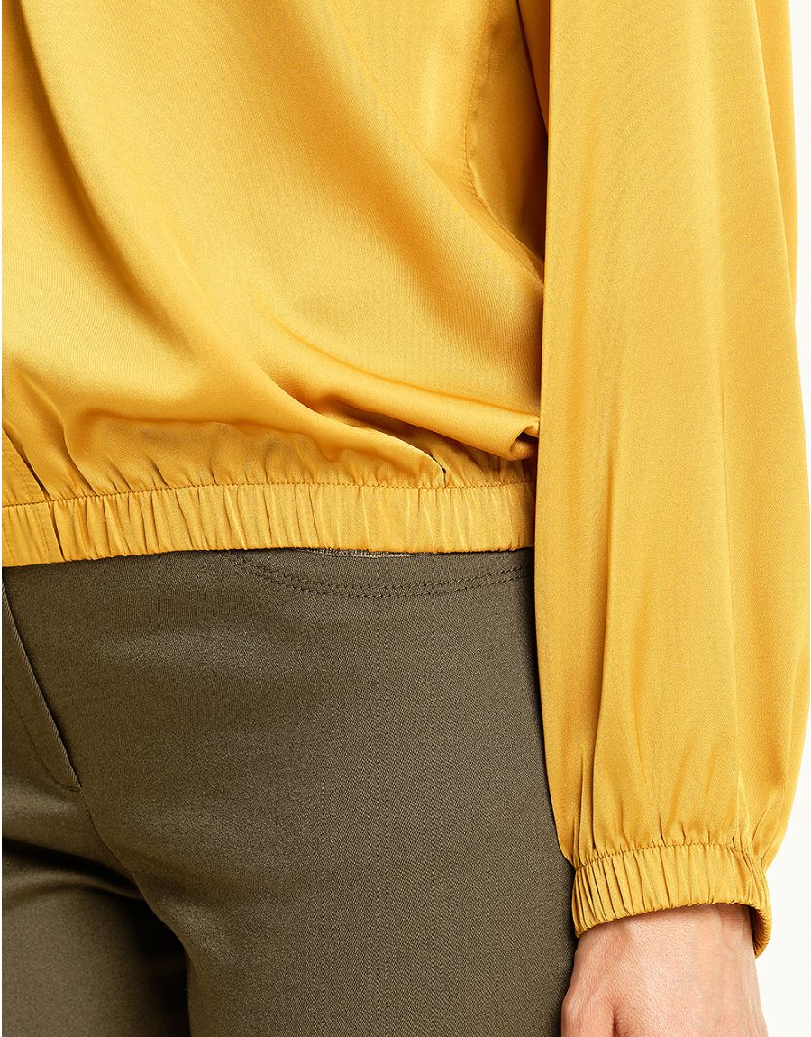 Chemisier chic satin ocre