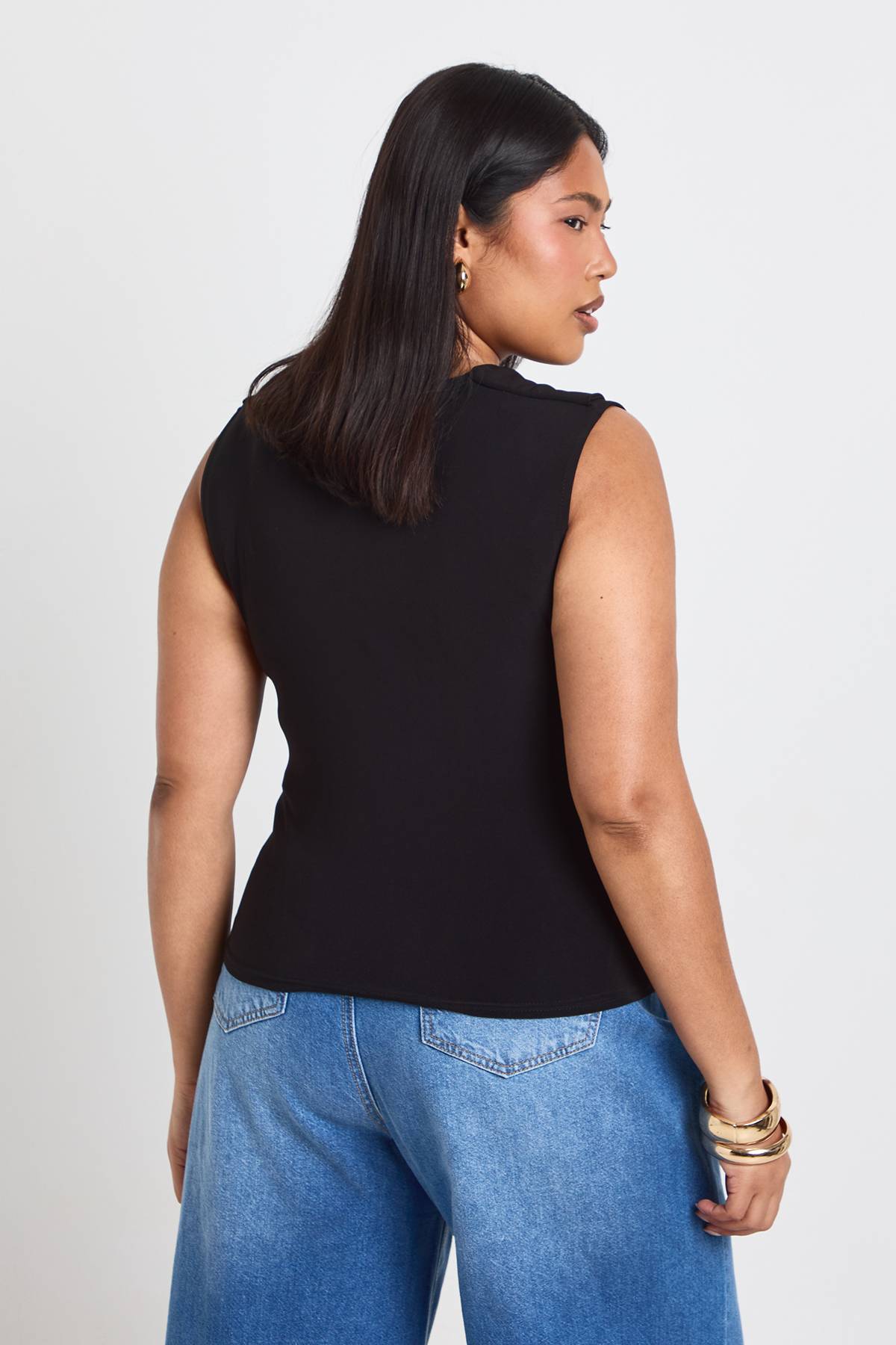 boohoo Haut Grande Taille Sans Manches À Col Bénitier