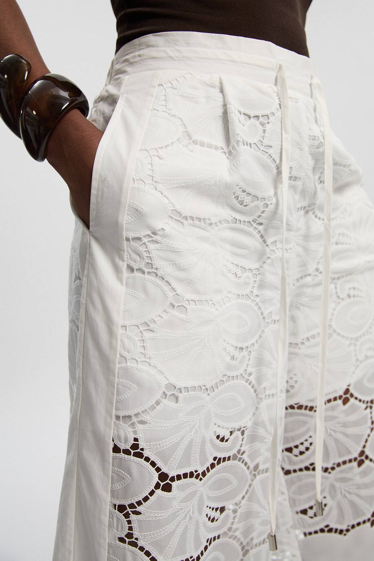 KarenMillen Pantalon Large Tissé en Coton avec Panneaux Ajourés