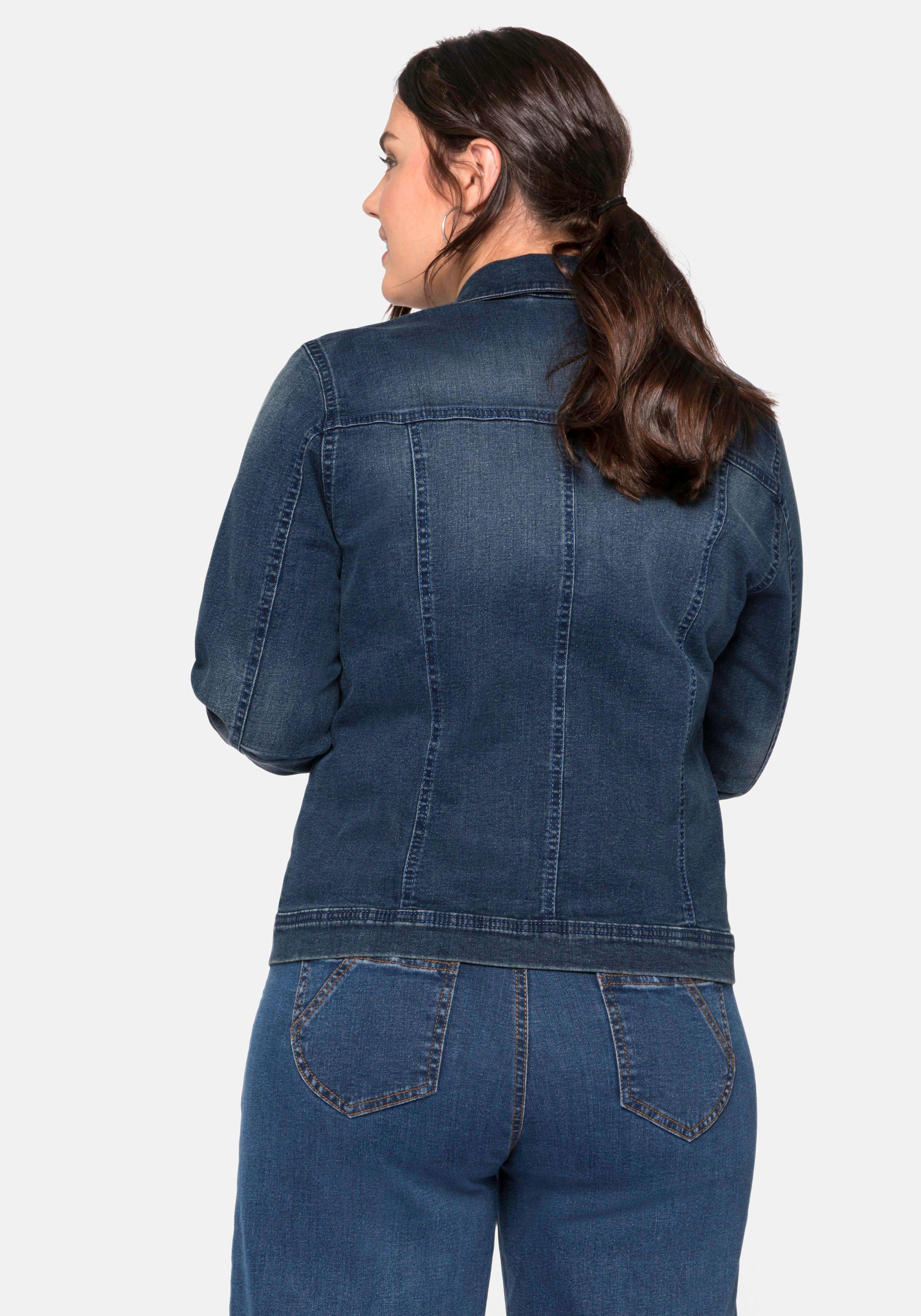 Jeansjacke in leicht taillierter und verkürzter Form
