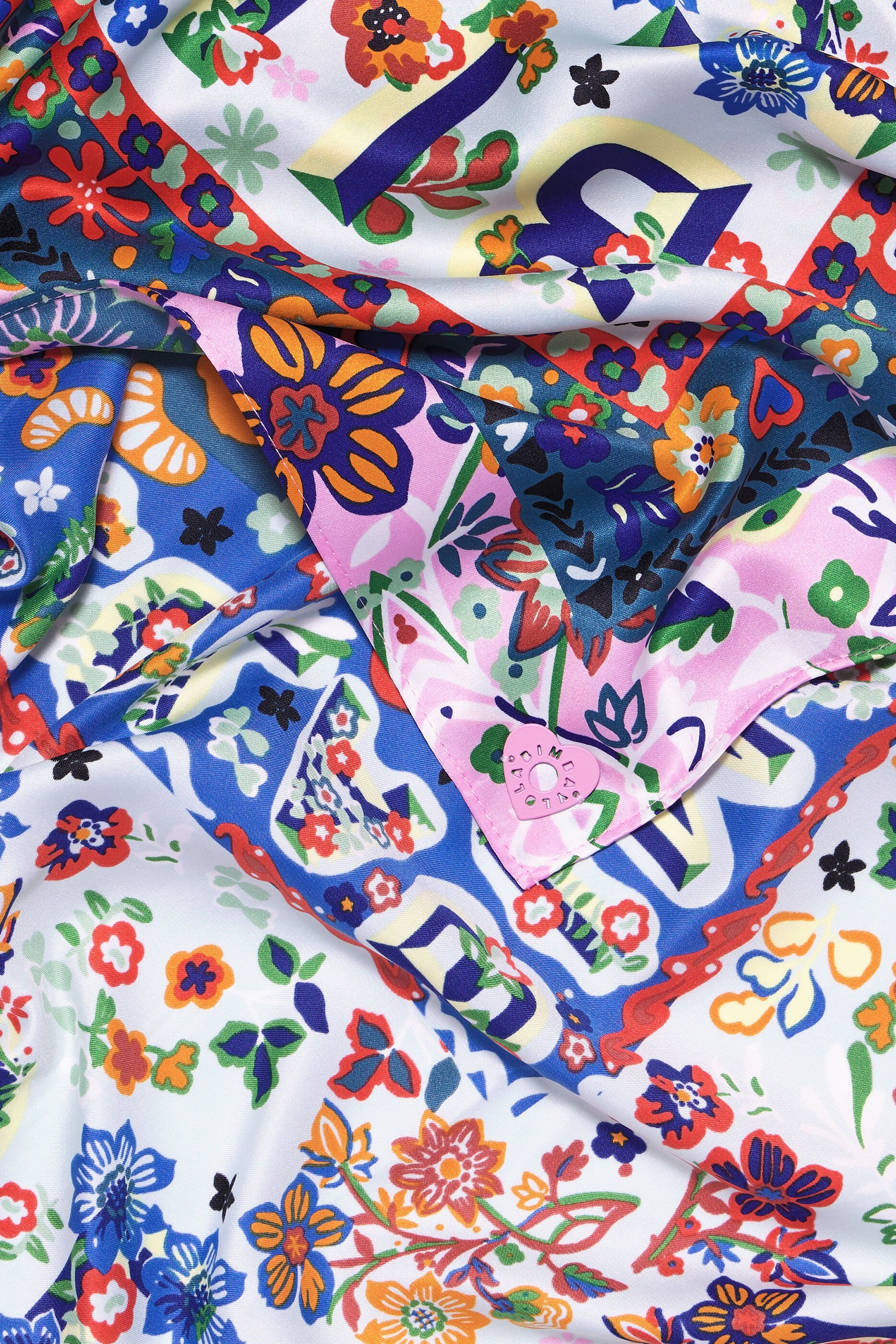 Lenço floral e logotipos à base de água