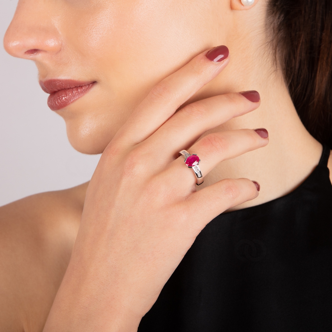 Verlobungsring 750/18 K Weissgold mit Diamanten 0.42 ct H/Si und Rubin 1.3 ct