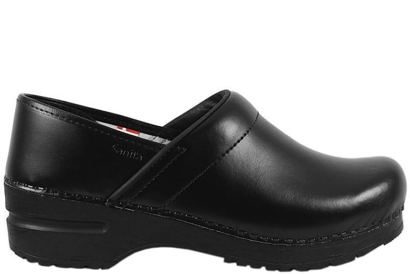 SANITA CLOOSED BLACK W TRÆSKO MED GUMMISÅL