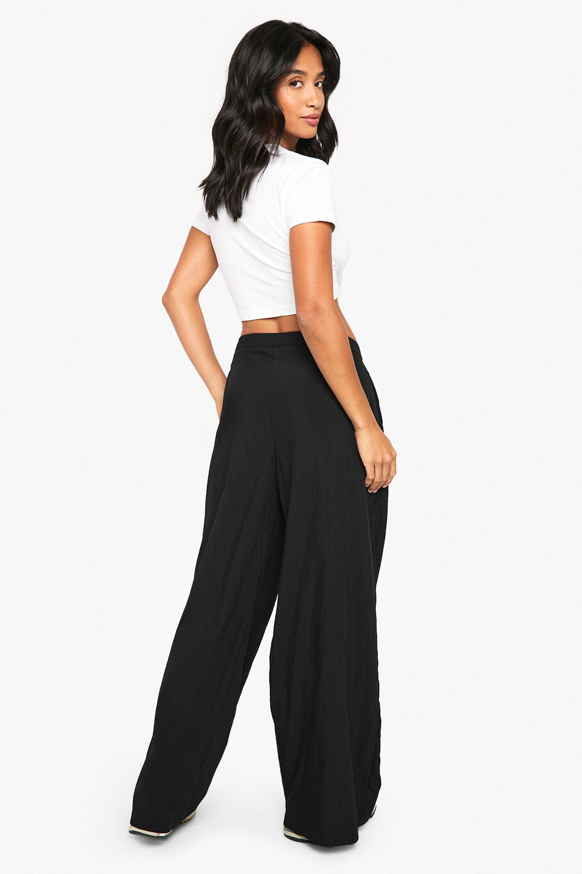 boohoo Pantalon Petite à taille basse à jambe droite