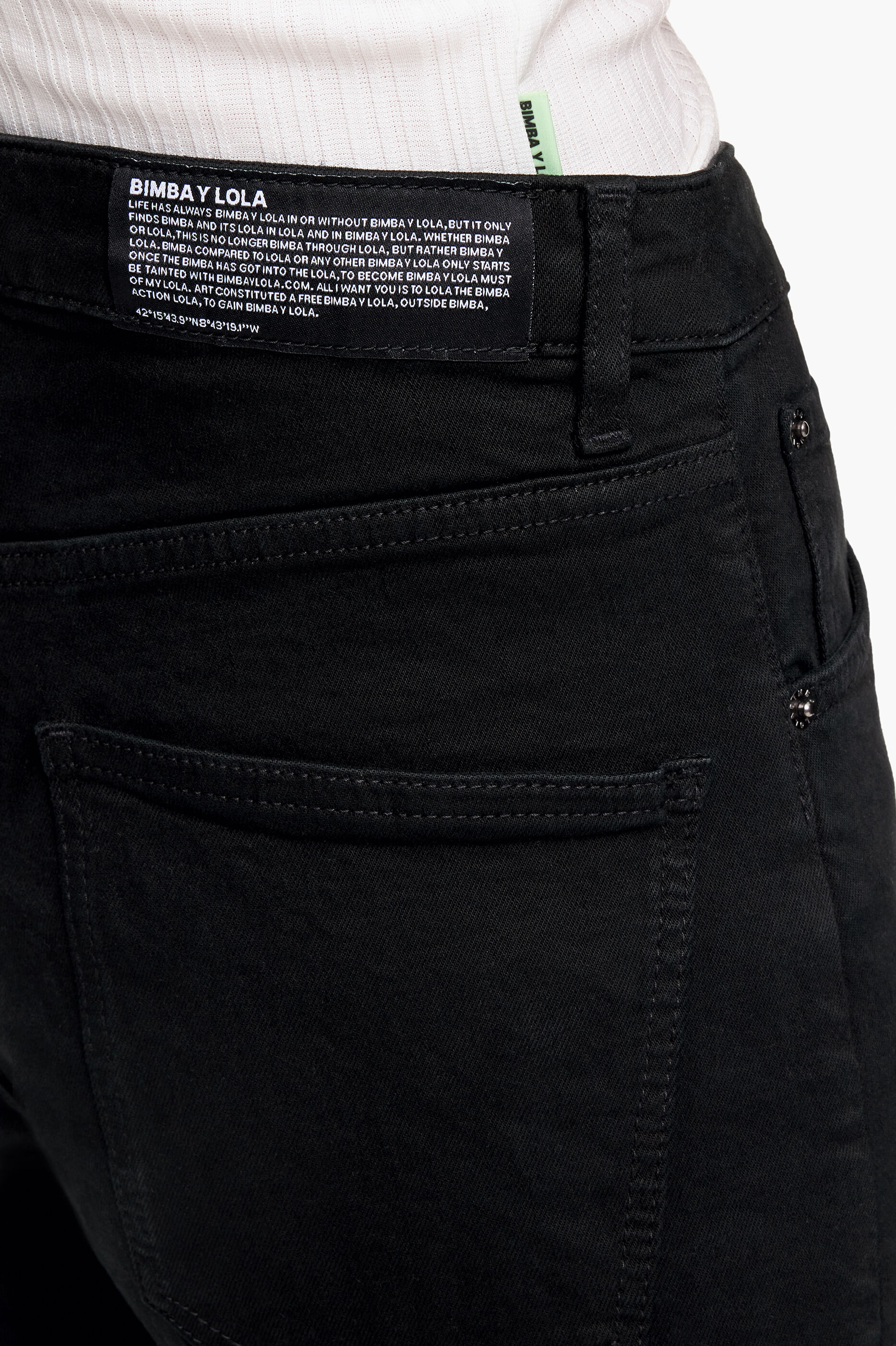 CALÇA CURTA RETA - Calça jeans preta reta