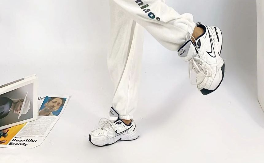 Reknovine - Losse joggingbroek met trekkoord en letters