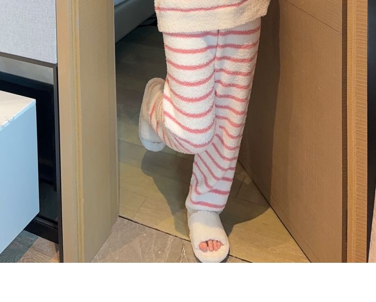 Jilliana - Pyjamaset: Gestreepte trui met ronde hals + broek