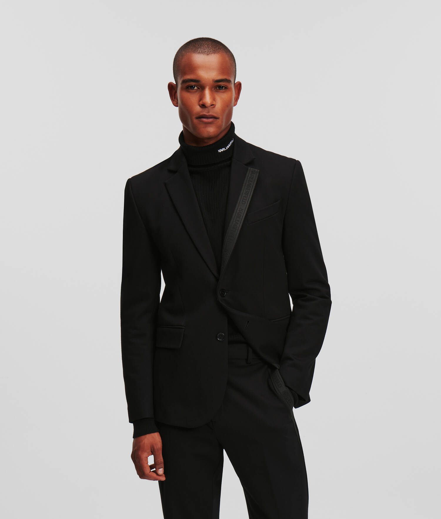 VESTE EN PUNTO À LA COUPE CLASSIQUE