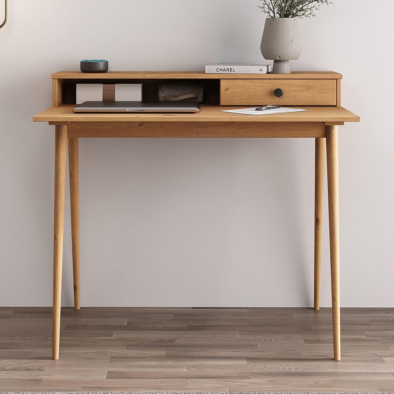 IDIMEX Schreibtisch Malina mit Aufsatz & Schublade aus Kiefer Massivholz, Eiche Farben- Bürotisch mit Stauraum & konischen Beinen, Stabiler PC-Tisch aus robusten Materialien