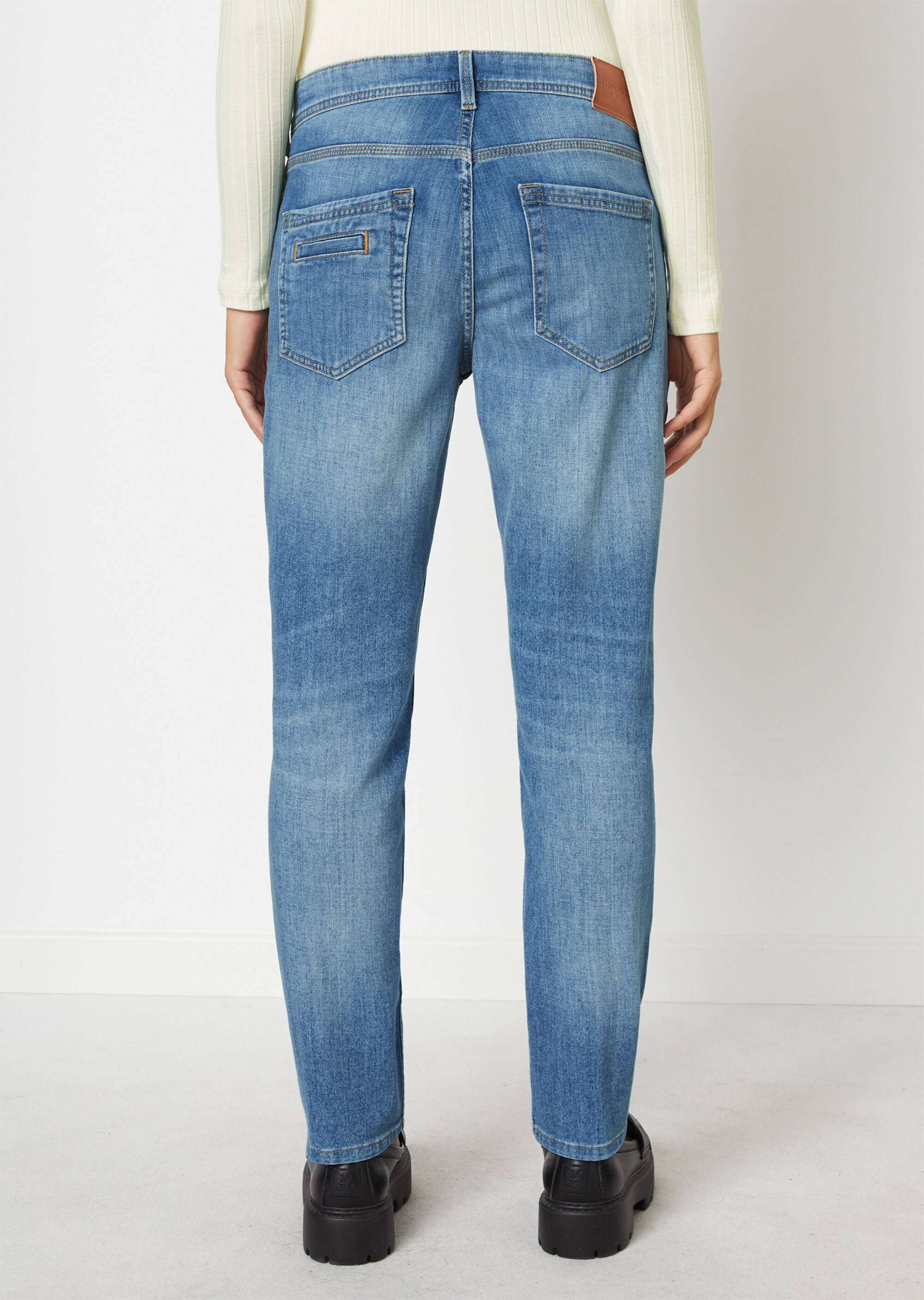 Jeans Modell THEDA boyfriendmit zwei Knöpfen