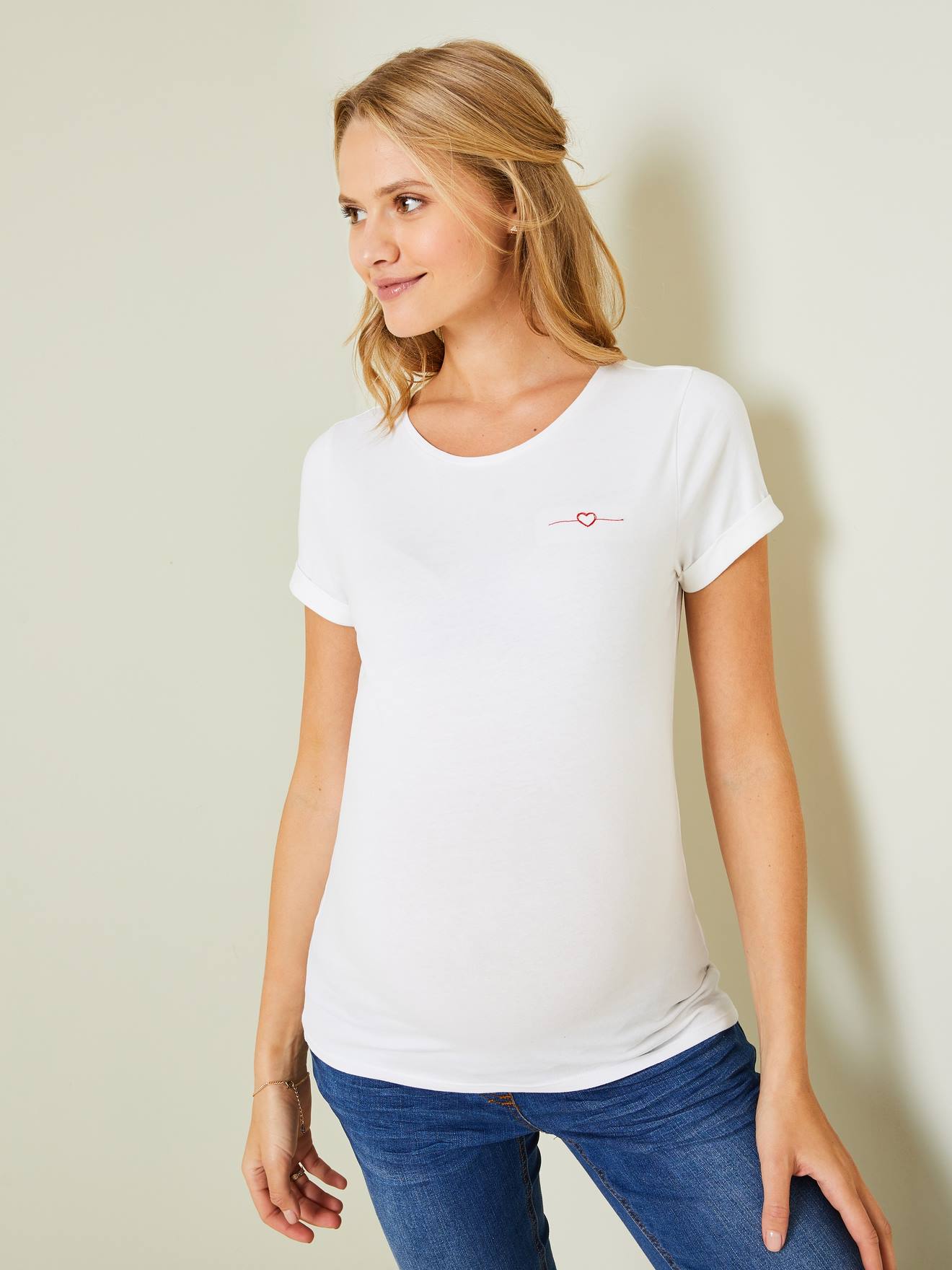 Camiseta de maternidade para personalização, lisa e branca.