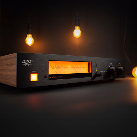 Koop MoFi Electronics MasterPhono RIAA-/phono-voorversterker | 5 Jaar Garantie Notenhout
