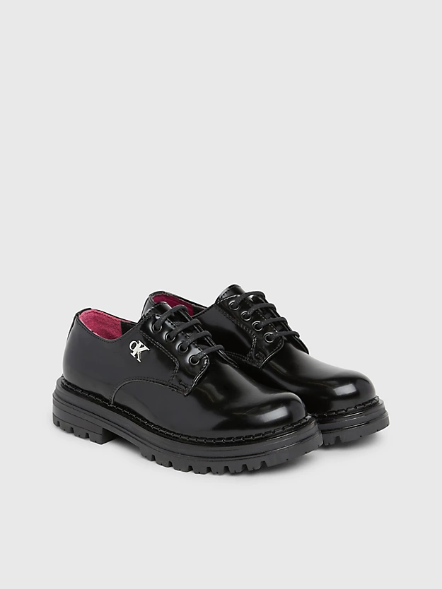Sapatos infantis com cadarço