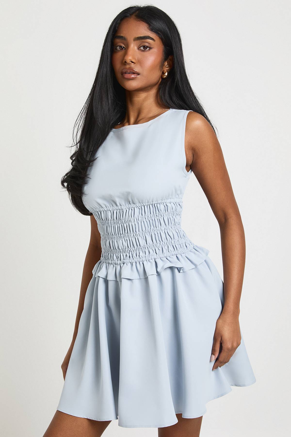 boohoo Robe Courte Sans Manches Avec Taille Froncée