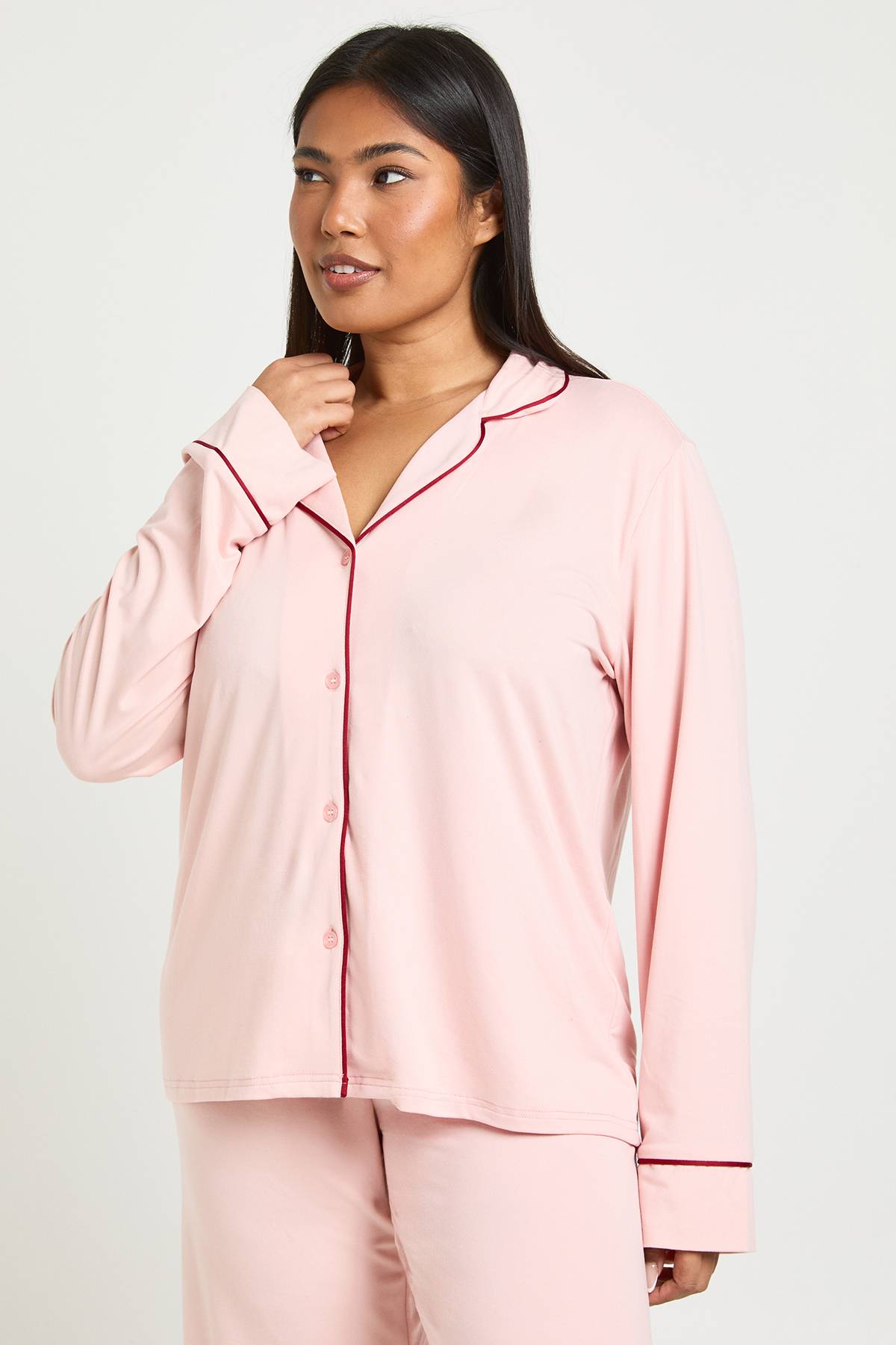 boohoo Ensemble De Pyjama Grande Taille En Jersey Avec Détails Passepoilés, Haut À Manches Longues Et Pantalon