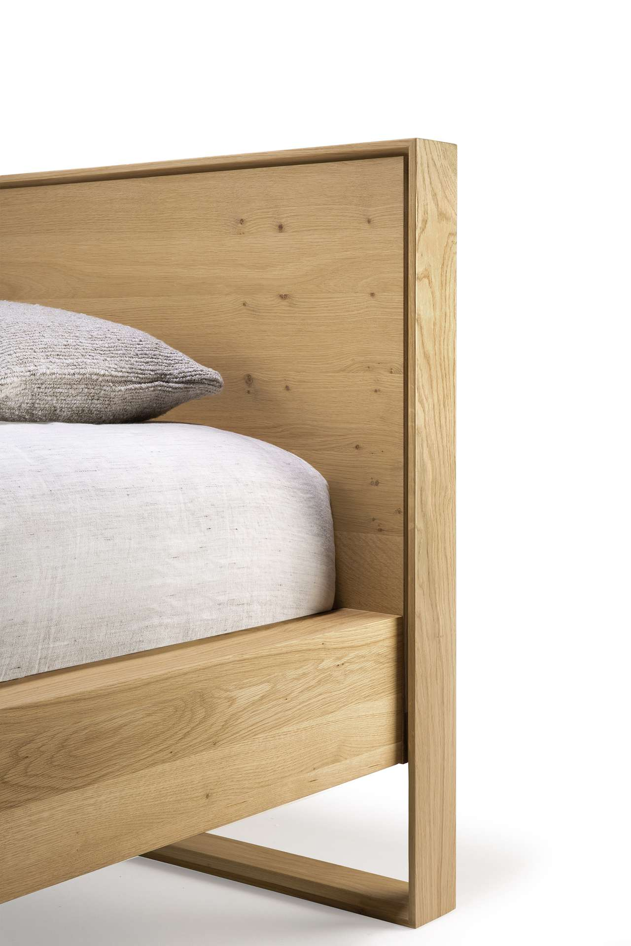 Ethnicraft Bed Nordic II 180x200 incl. lattenbodem