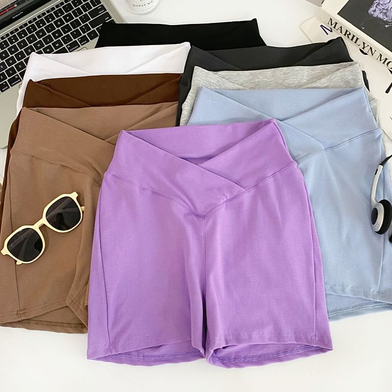 Iasia - Mid Rise Effen Skinny Shorts