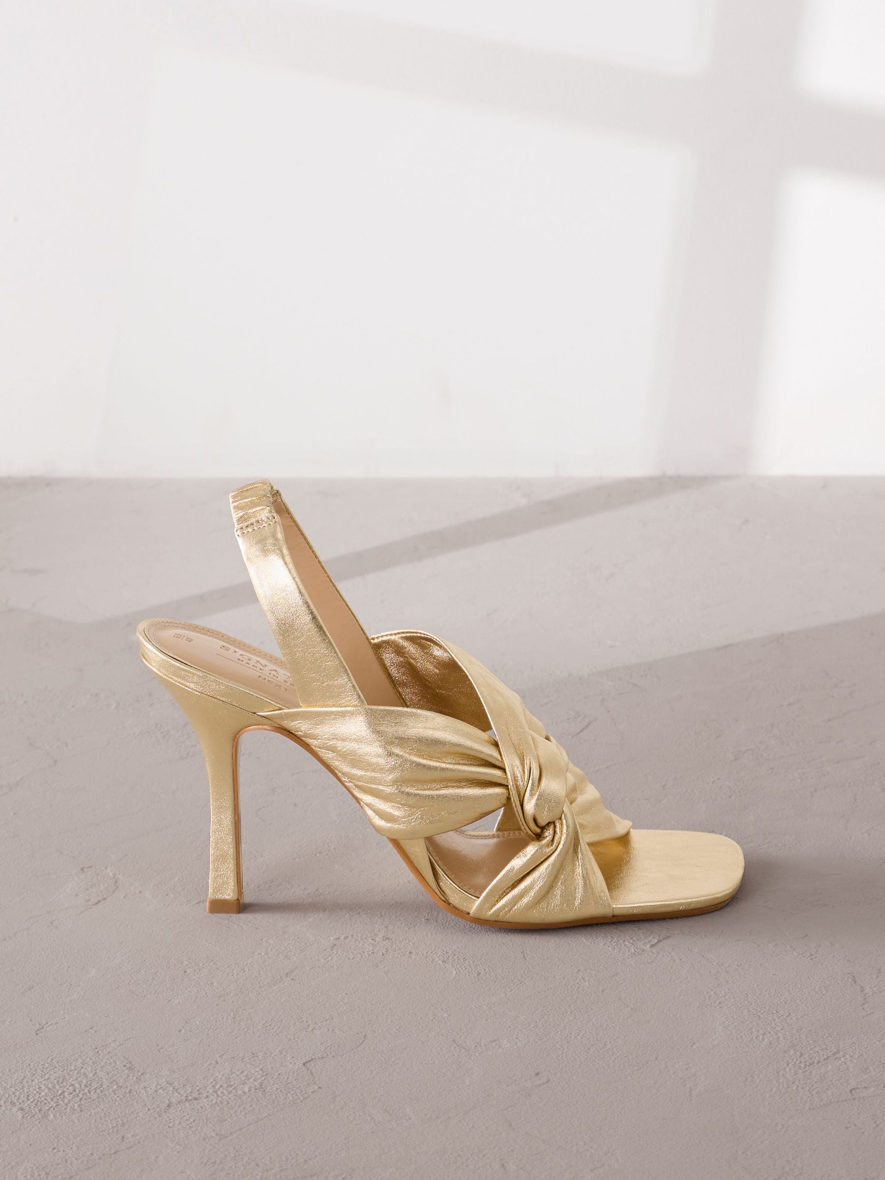 Goud - Signature Premium Leather Twist Heeled Sandals