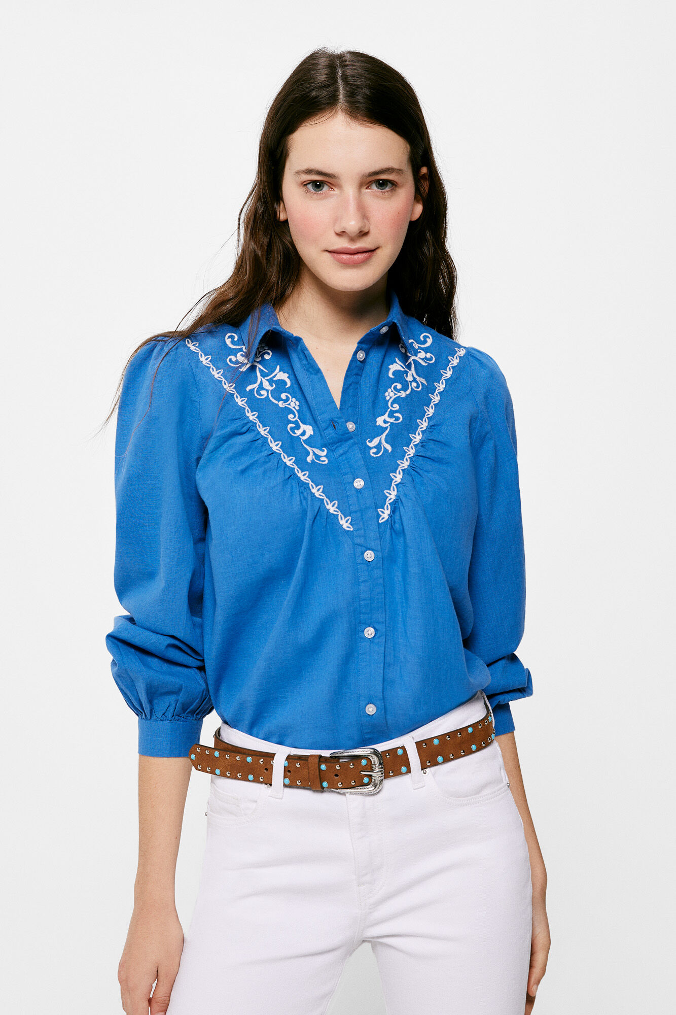 Camisa Canesú com bordado de flores - azul médio