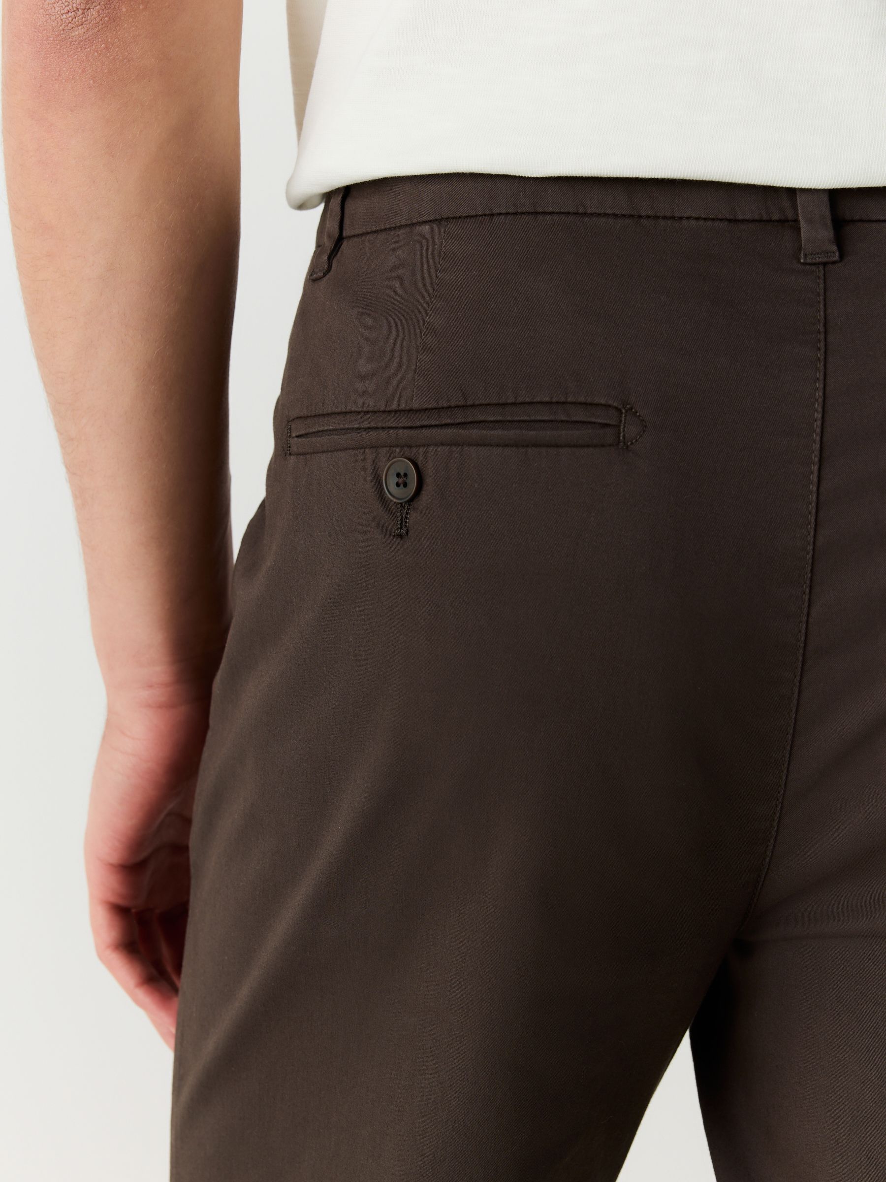 Bruin - Lichtgewicht geplooide stretch chinobroek