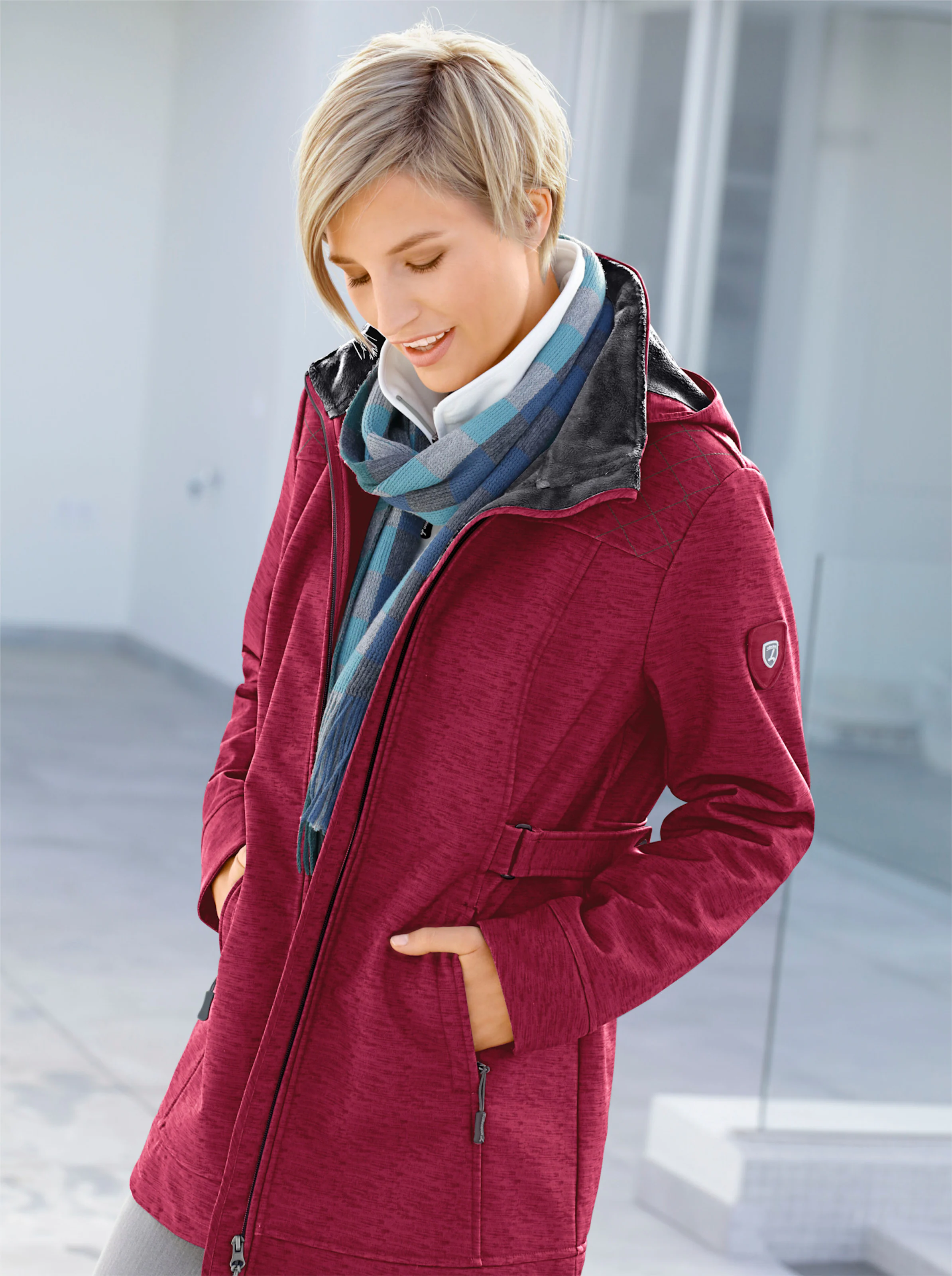 Softshelljacke in himbeer-meliert