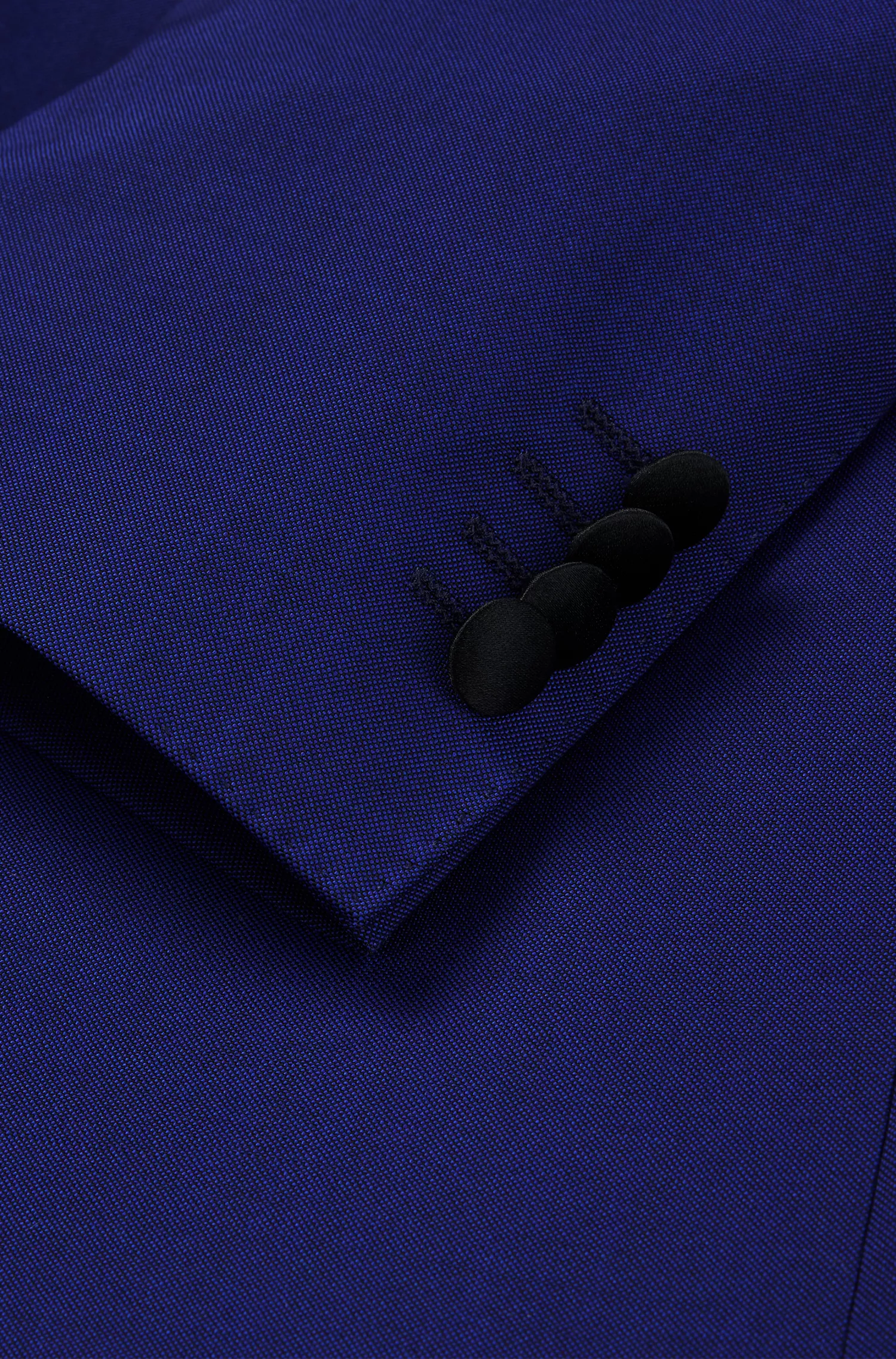 Smoking BOSS preto slim-fit em lã virgem italiana e mohair