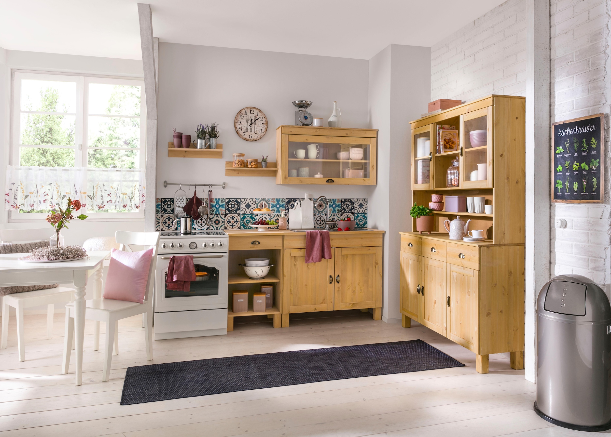 Home affaire Küchenbuffet »Oslo« 125 cm breit, aus massiver Kiefer, mit 2 Glastüren, Metallgriffe