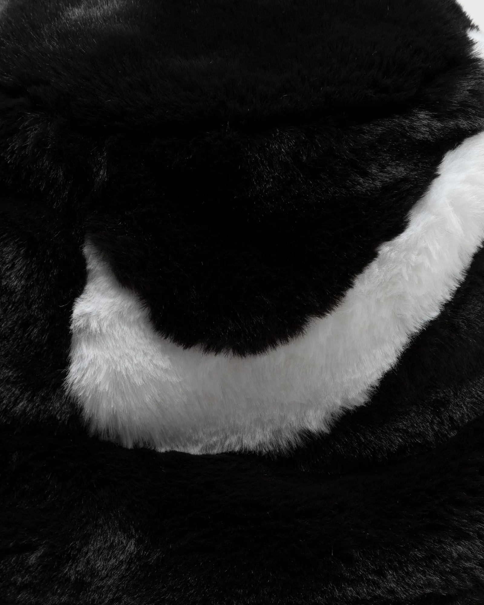 Nike Apex Faux Fur Swoosh Bucket