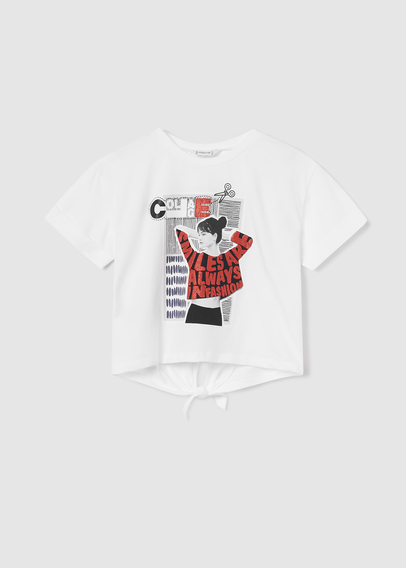 Camiseta feminina de manga curta em algodão sustentável com nó.