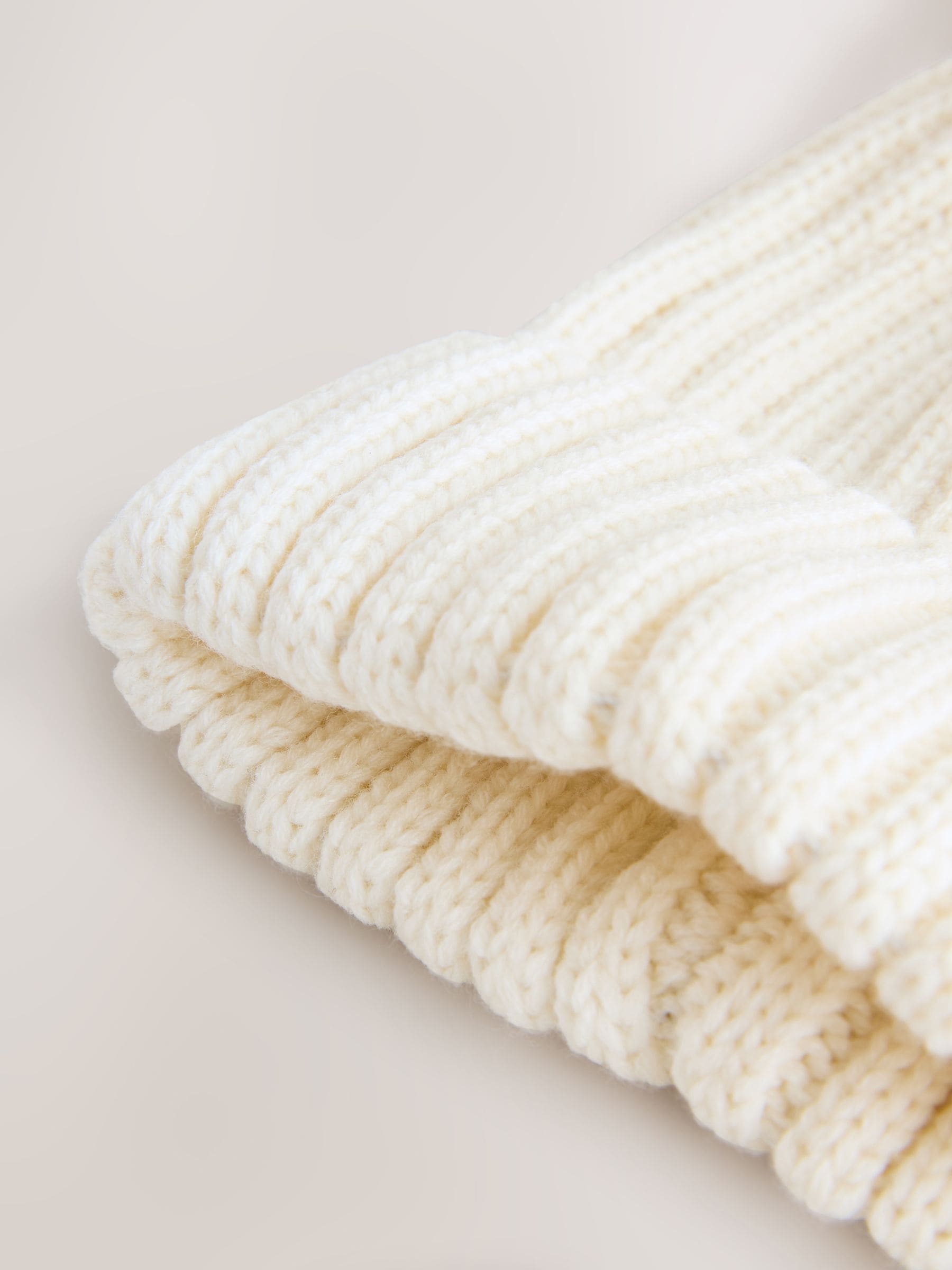 Wit - Geribbelde beanie-muts met pompon (3mnd -16jr)