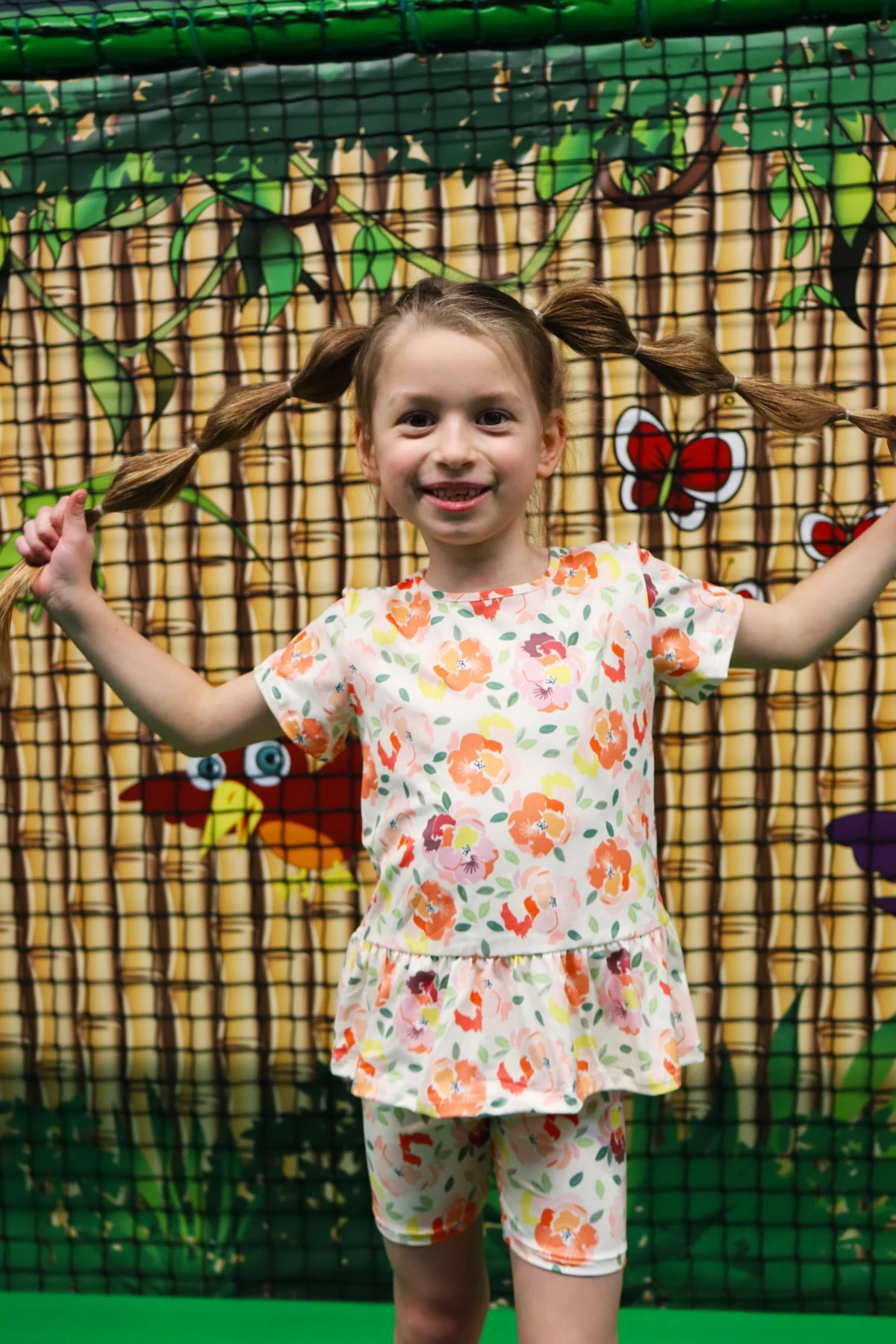 Liberte Ami Alma-Bicycle-Shorts (Kids) reamy peach flower