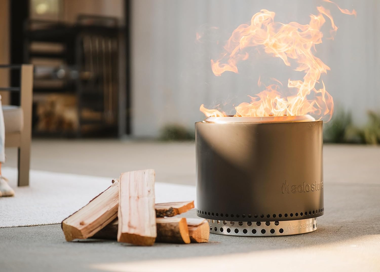 Solo Stove Feuerschale Bonfire 2.0 mit Standfuß | Feuerstelle für Raucharme Holzverbrennung, Herausnehmbare Auffangschale, Mobile Outdoor Feuertonne für Unterwegs, Edelstahl, 49,5x44,5cm, 11,4kg, Grau