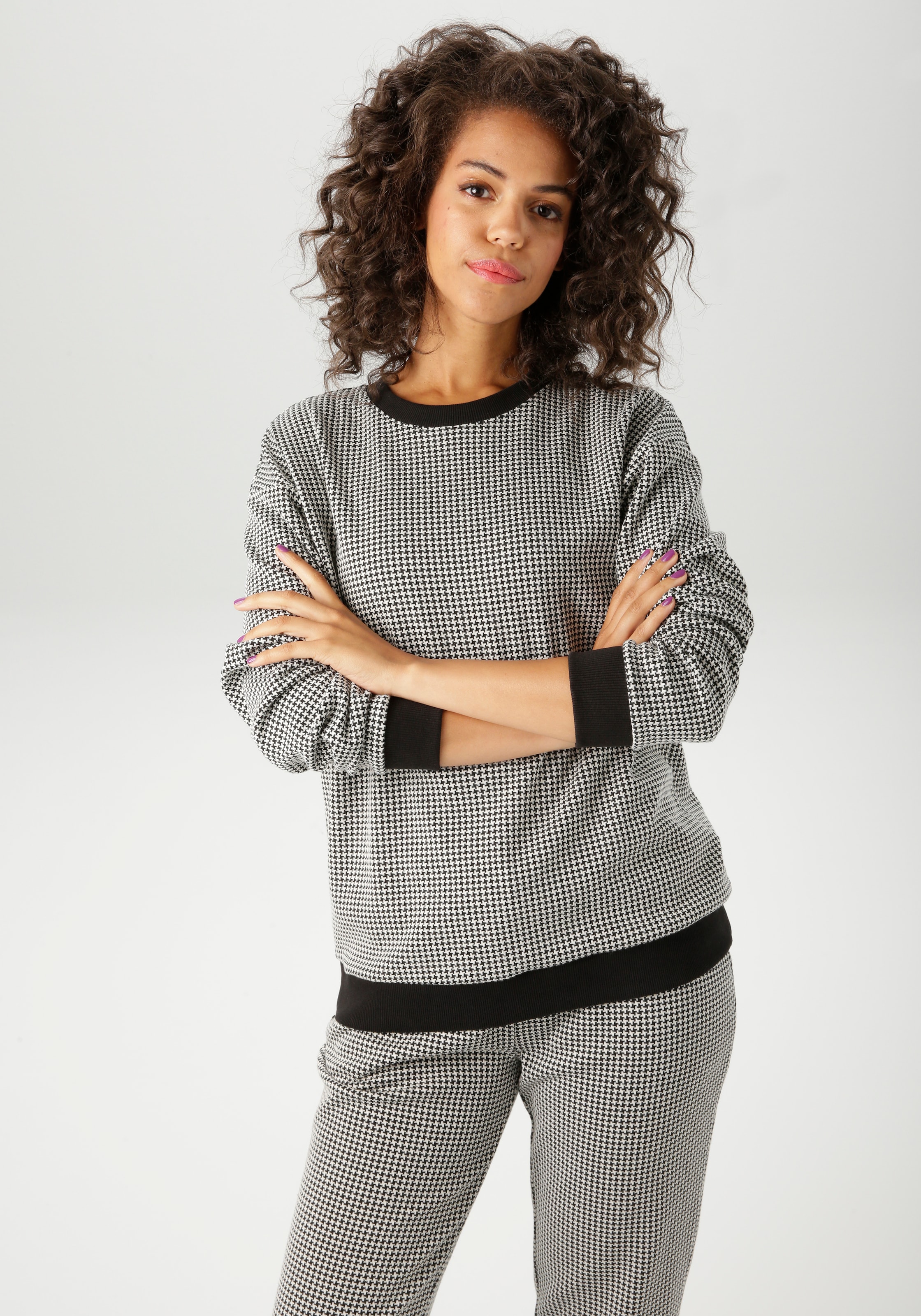 Aniston CASUAL Sweatshirt , mit trendigem Hahnentritt-Muster - NEUE KOLLEKTION