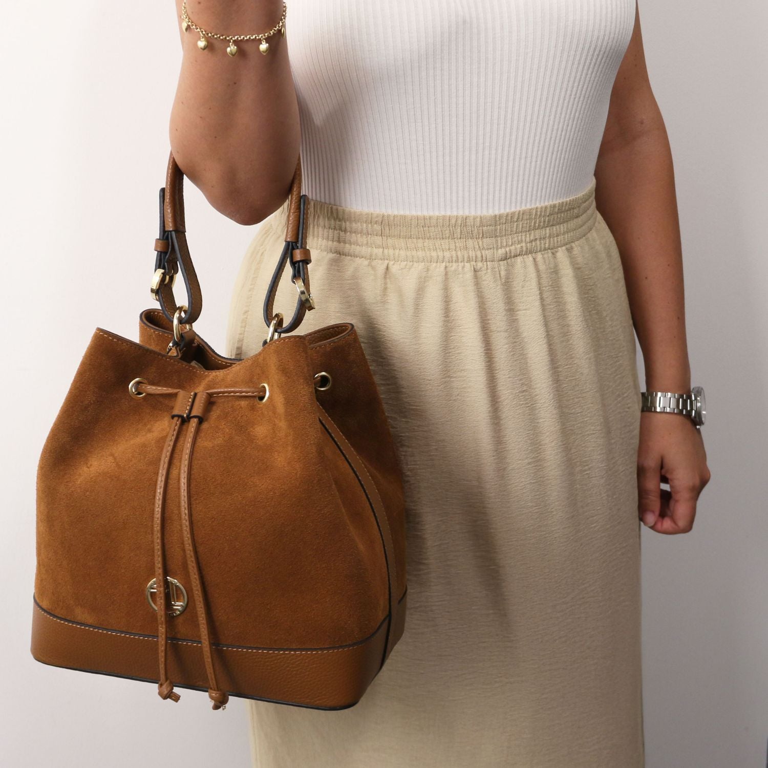 TL142476 – Minerva – leren bucket bag