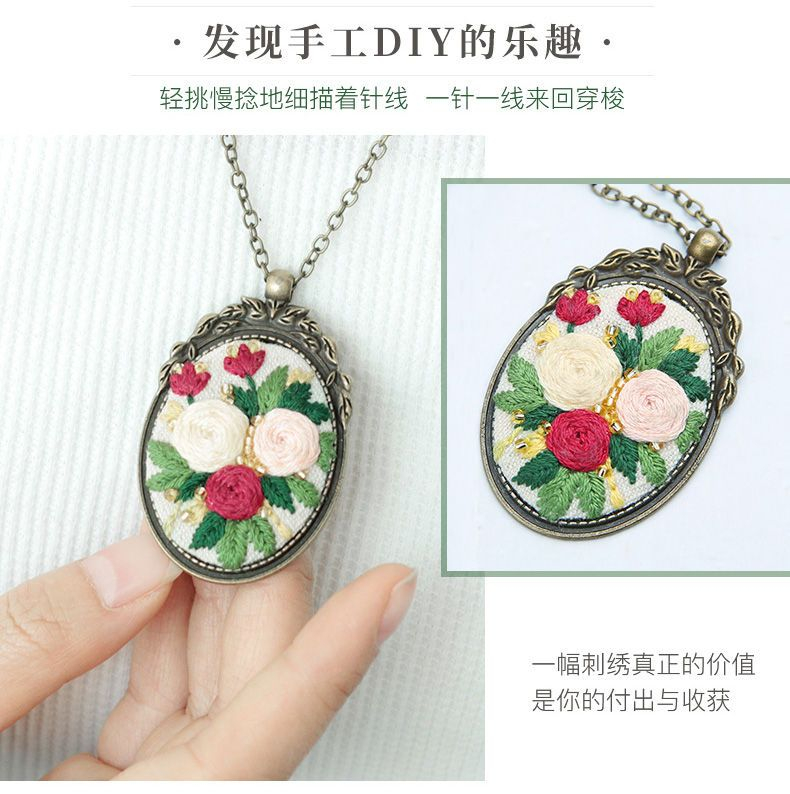 Embroidery Kingdom - DIY-pakket voor het borduren van een bloemenketting