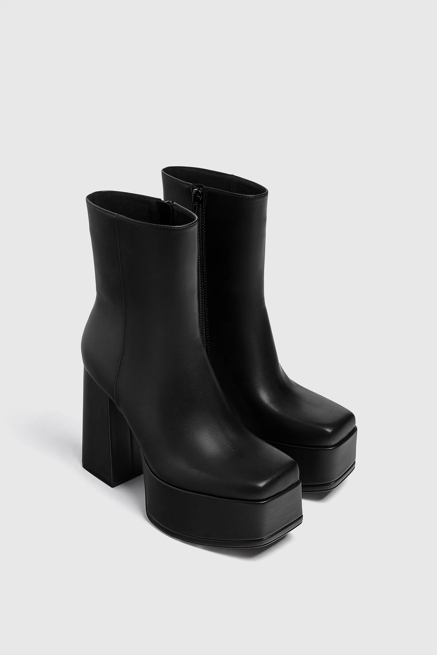 BOTA MAXI DE SALTO PLATAFORMA - PRETA