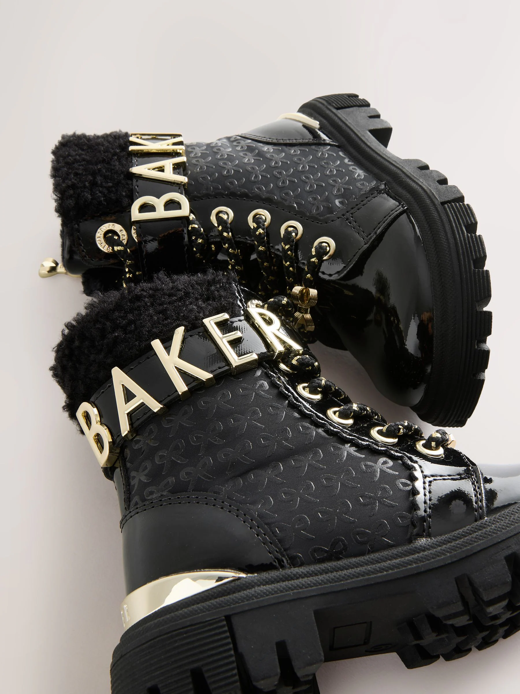 Baker by Ted Baker - Zwarte, grove laarzen met veters en reliëf voor meisjes