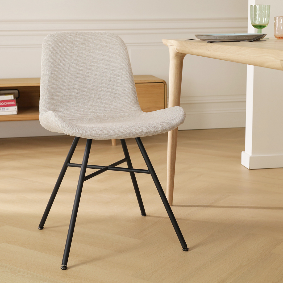 Eetkamerstoel Noa-Fé beige - zwart onderstel - set van 2