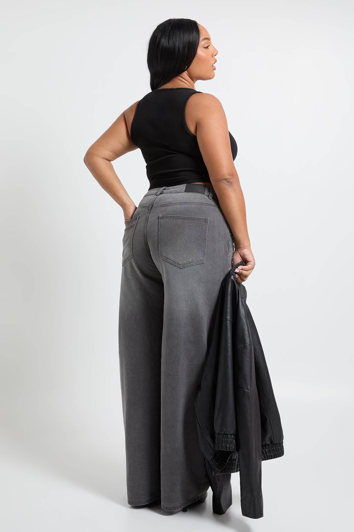 boohoo Jean orné, taille haute, jambe droite Plus