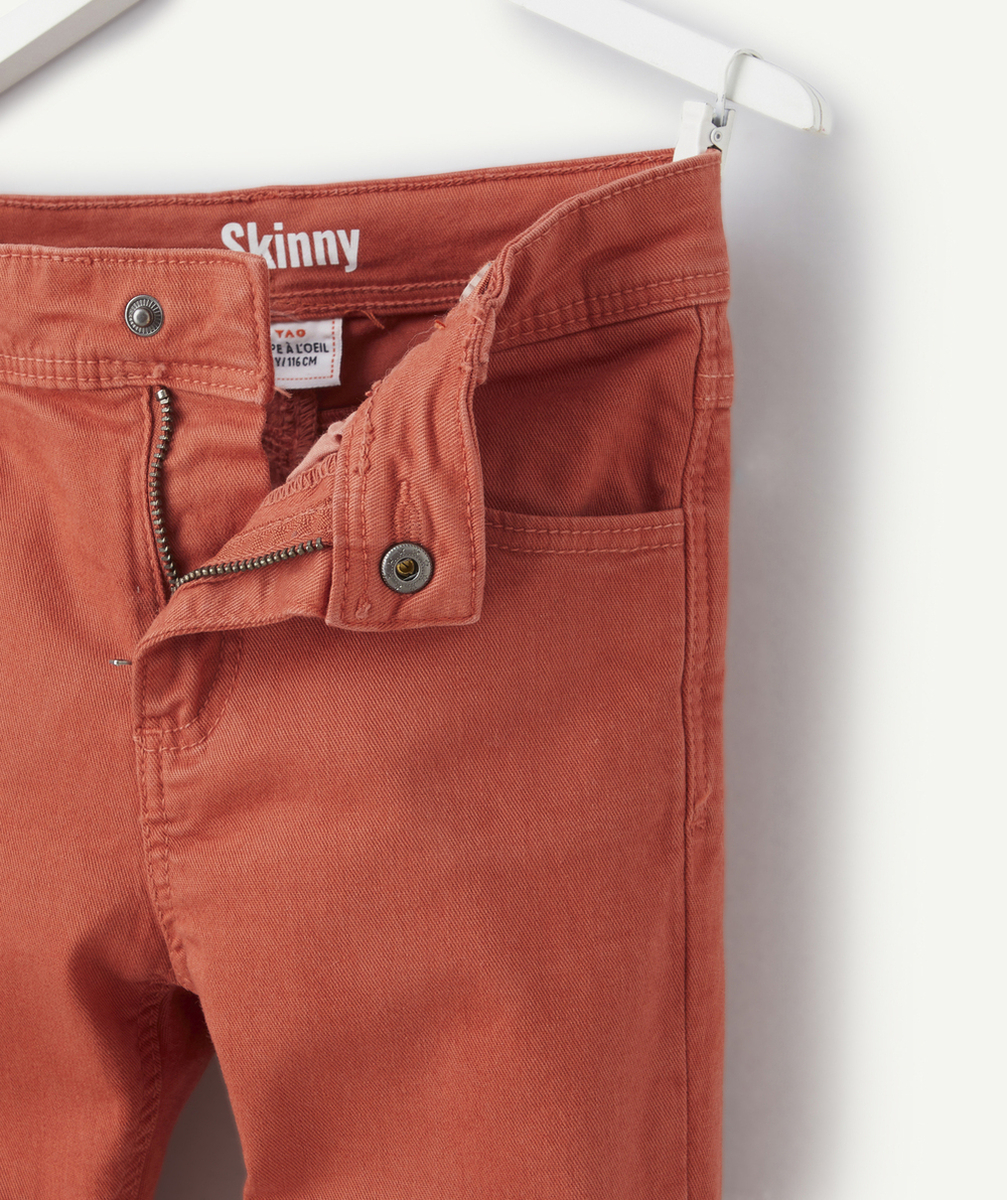 PANTALON SKINNY GARÇON EN FIBRES RECYCLÉES COULEUR ROUILLE