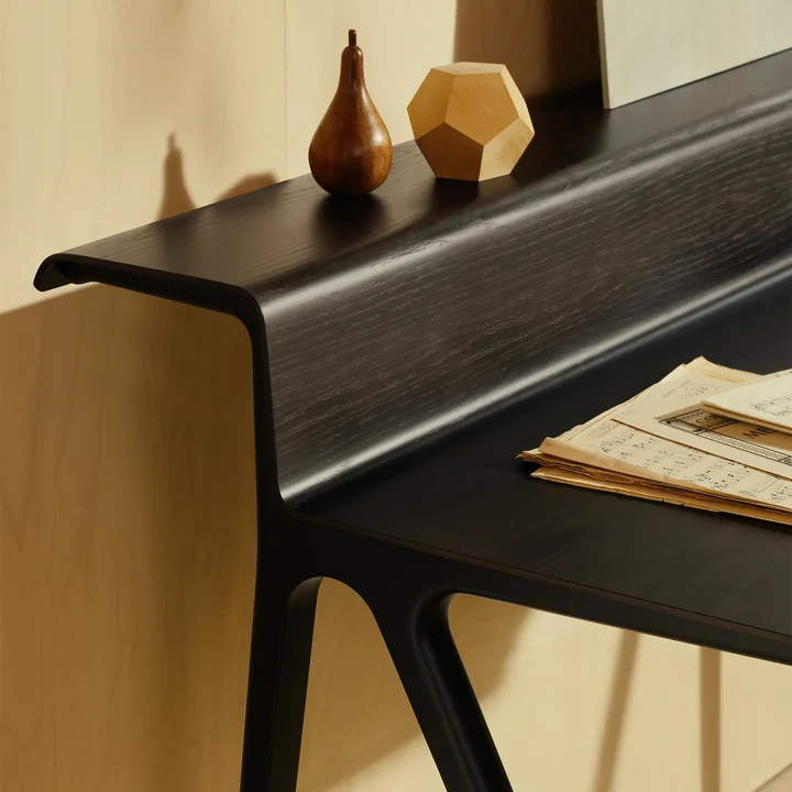 Vitra - Courier Schreibtisch, Eiche hell / tiefschwarz