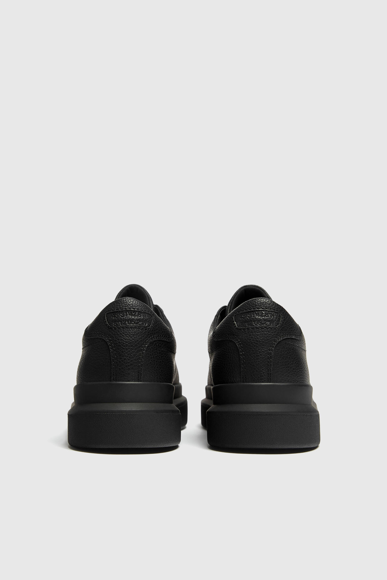 TÊNIS CASUAL COM SOLA VOLUMOSA - PRETO
