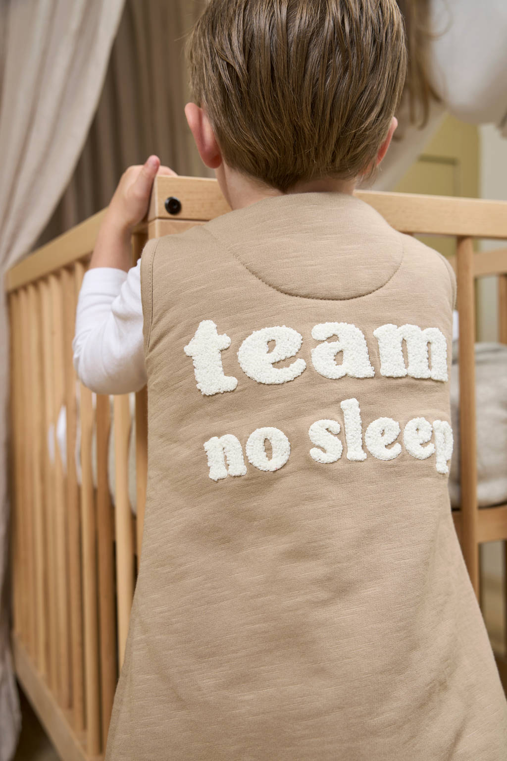 winter slaapoverall jumper Team no sleep taupe/offwhite