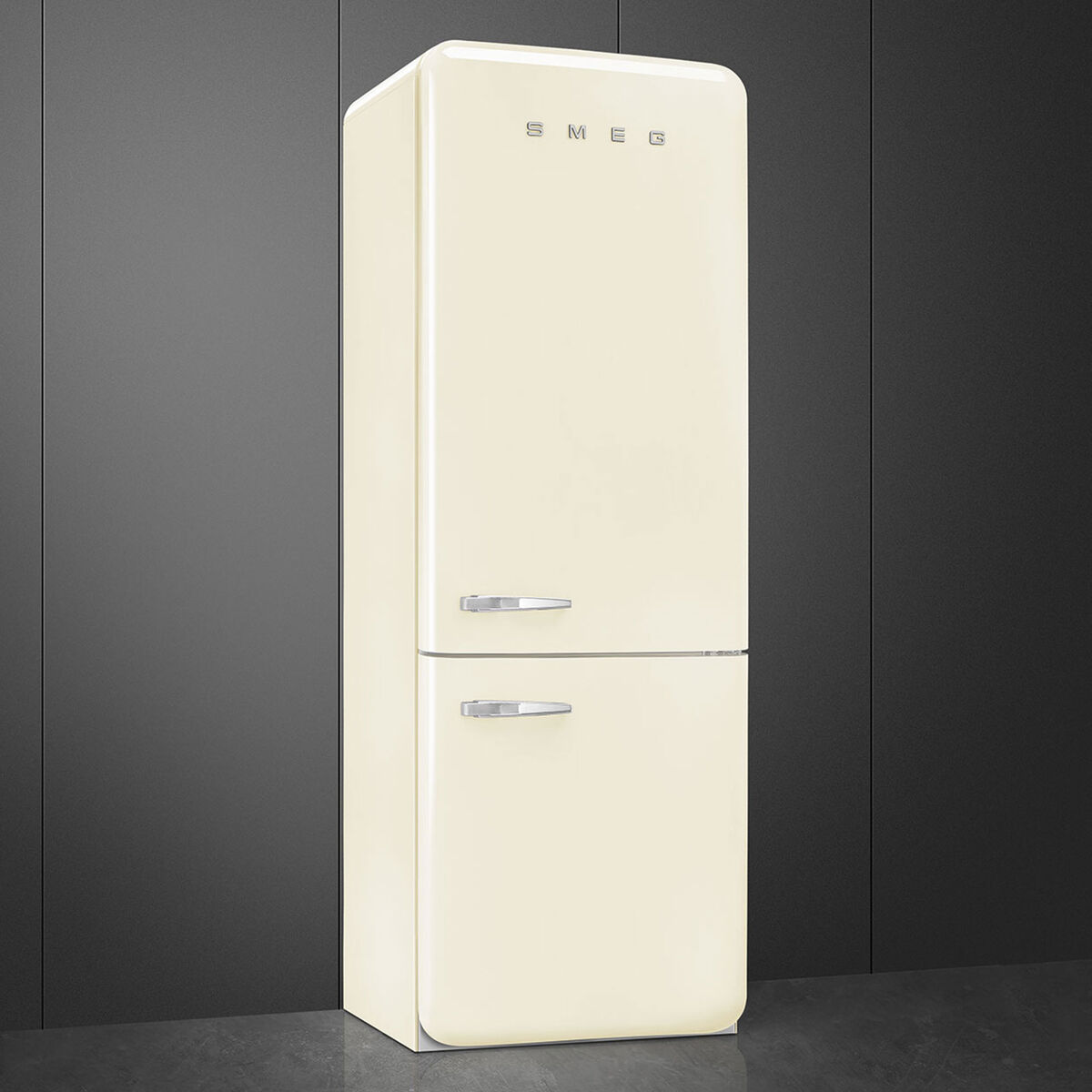 Smeg FAB38RCR6 Kombiskap høyrehengslet 70 cm, creme