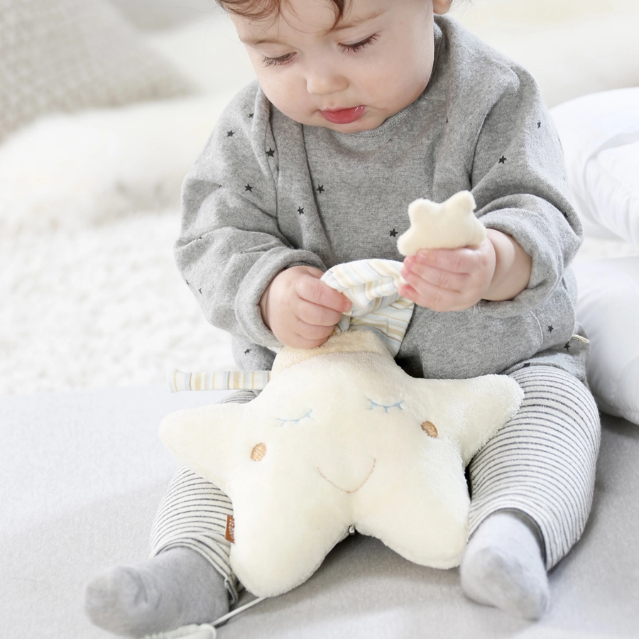 fehn® Spieluhr Stern mit Mütze - Baby Love